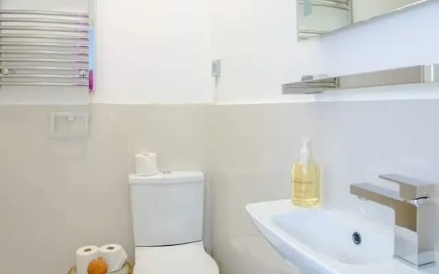 Stylish 2 Bedroom Apartment in Affluent Earls Court