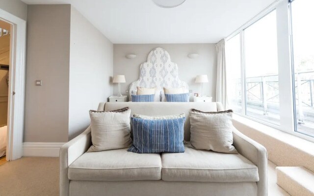 Luxury Battersea Park Home with Stunning Views