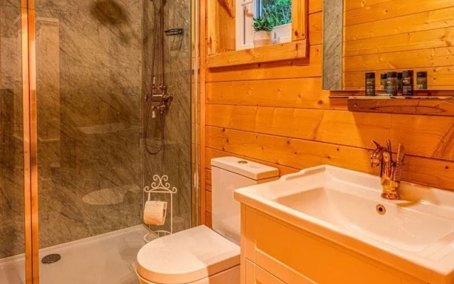 Hawthorn Hideaway