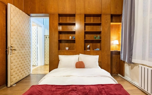Missafir Historical Flat With Sea View in Beyoglu