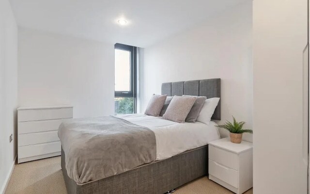 Spacious 2BR Apartment in Prime Central Location
