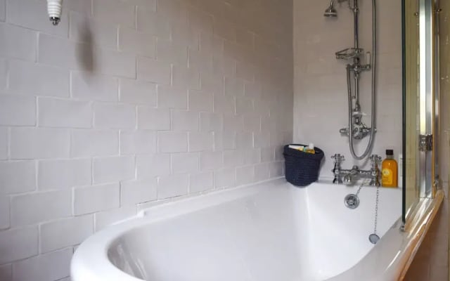 Stylish 1 Bedroom Flat With A Beautiful Garden