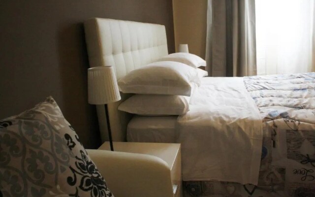 Capital Flat 9-A