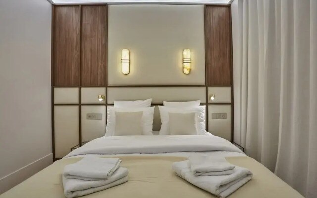 Elegant Flat Matignon Avenue Faubourg St Honore
