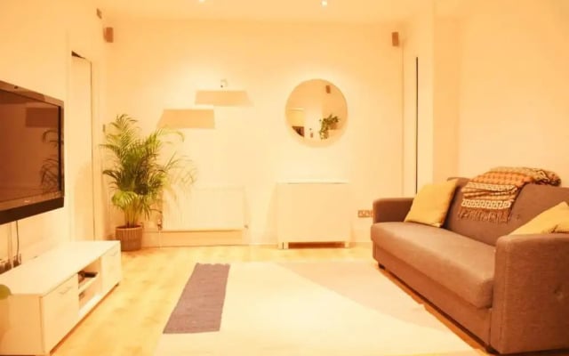 Cosy 1 Bed Basement Flat in Shepherds Bush
