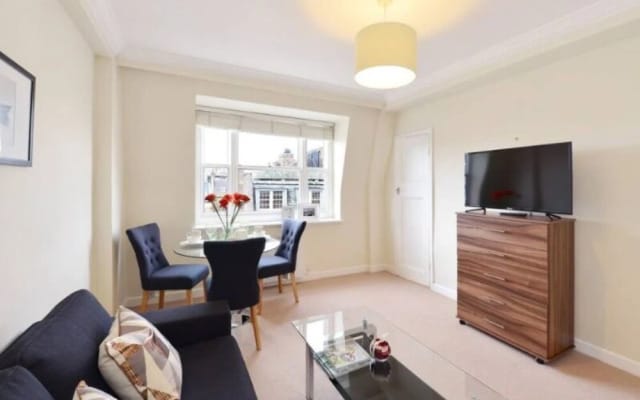 Bright and Central Studio Apartment