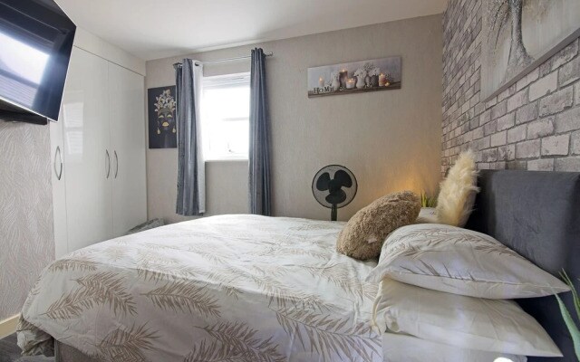 Manchester Retreat - Modern 2Br Apartment