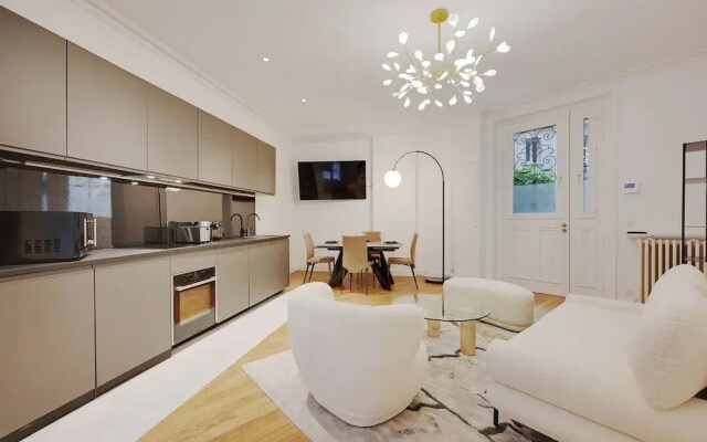 Superb Apartment With Terrace 2br/4p Trocadero