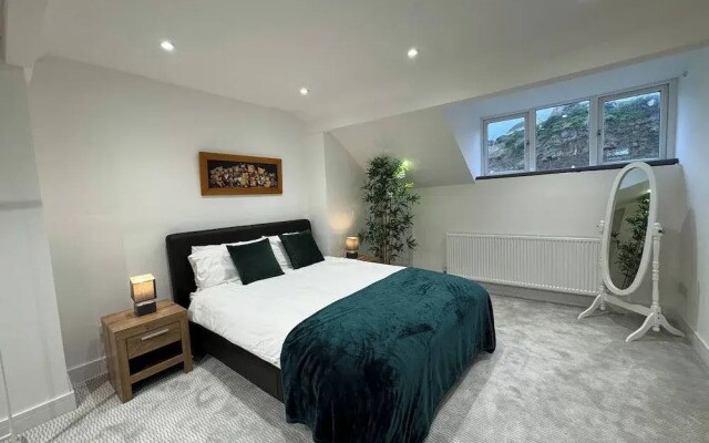Central 4 bed Home in Ecclesall Near Peaks
