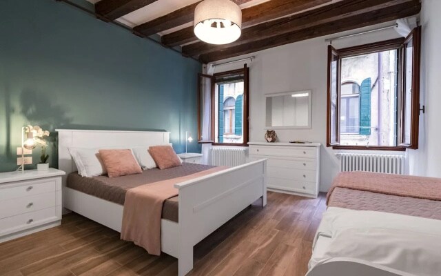 Dorsoduro Suite 1241 by Wonderful Italy