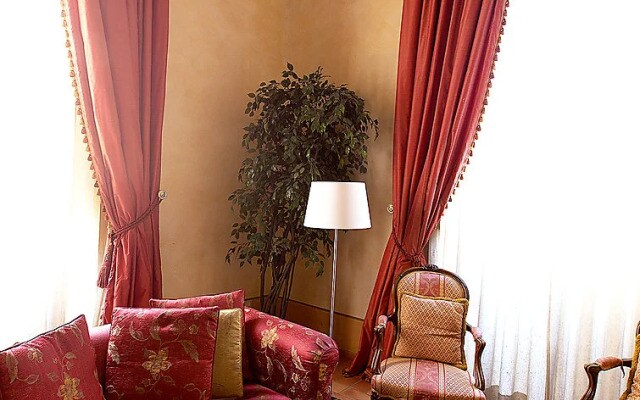 Terrace Pantheon Relais