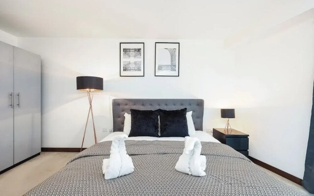 Modern Apartment w/ Balcony by MSS