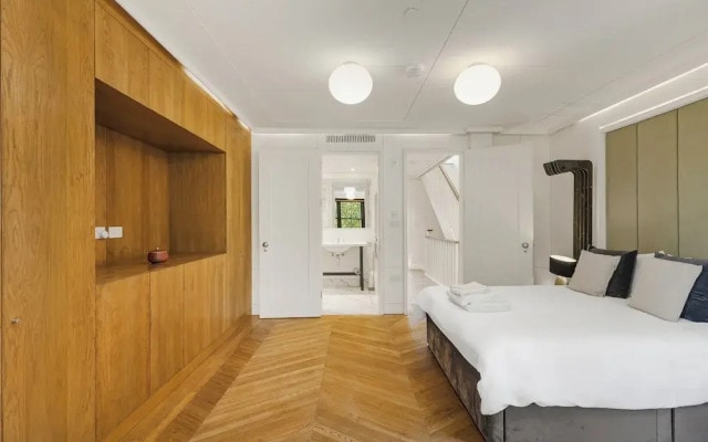 Spacious 5 Bdrm Townhouse in Camden