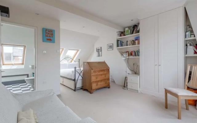 Modern Maisonette Southfields London