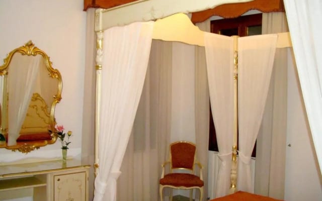 Hotel At Leonard