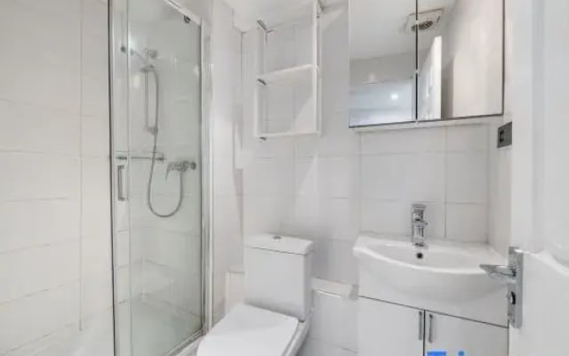 1 Bed Studio Apartment opposite Liverpool Street station