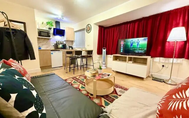 1 Bed Apartment - Sleeps 4 - Pets - Free Parking