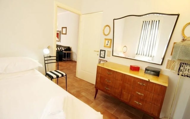 Groovy and Super-connected Apartment
