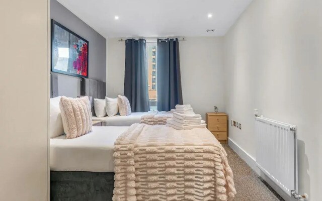 Two Bedroom Apartment in Limehouse