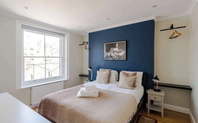 Charming Central London Retreat by Frankie Says