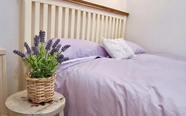 Light and Open 2 Bedroom Flat by Gloucester Road