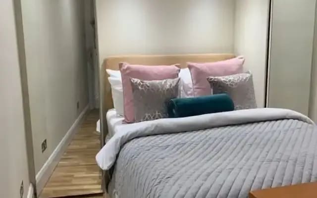 Captivating 3Bed Apartment in London