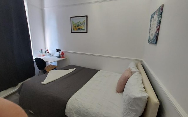 Private Rooms for 7 People With Bathroom