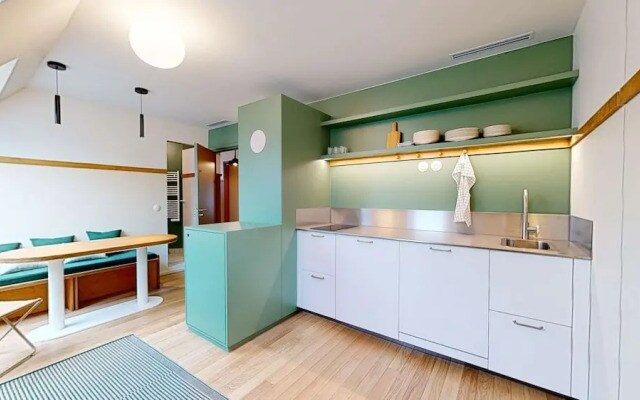 Altido Pleasant 1-bed Flat w Shared Courtyard