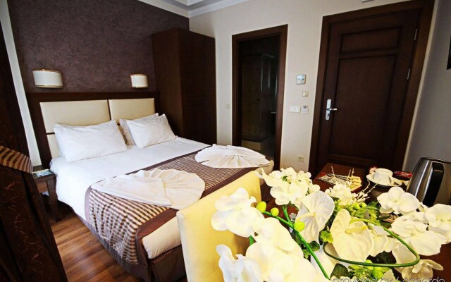 Aristocrat Hotel