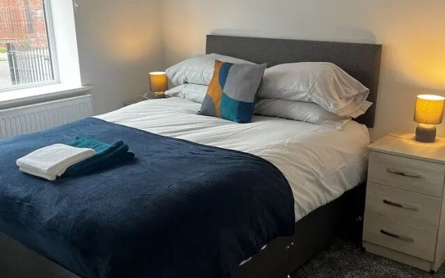 2 Bed Flat - Sleeps 4 - Pets - Garden - Parking