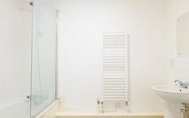 2 Bedroom Flat in Zone 1