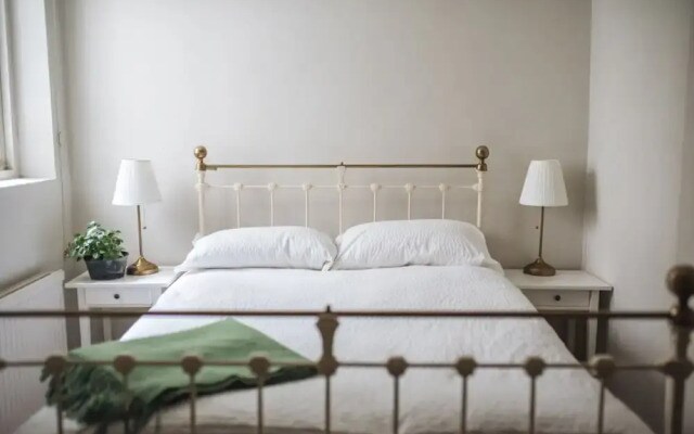 Glorious 2 Bedroom Apartment