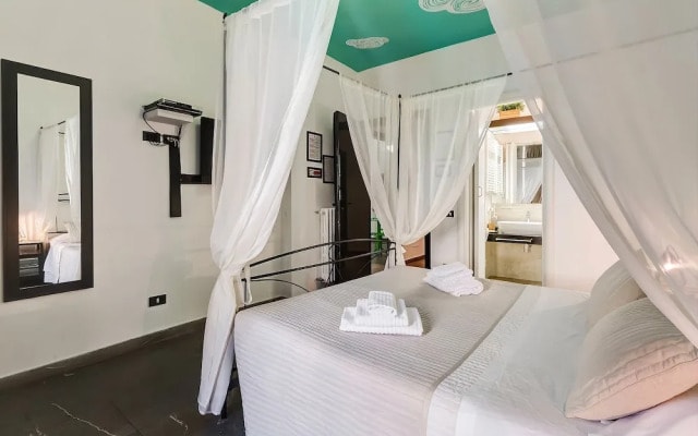 Romantic Vatican Rooms Guest House