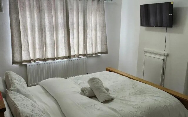 Dagenham - House - Stay5 - Parking - Greatlocation