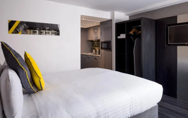 Апарт-отель Roomzzz Nottingham City