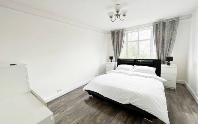 Bright and Spacious 2-bed Apartment in Sutton