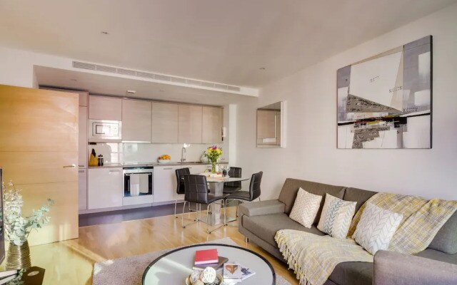 St Georges Wharf Serviced Apartments - House of Moli