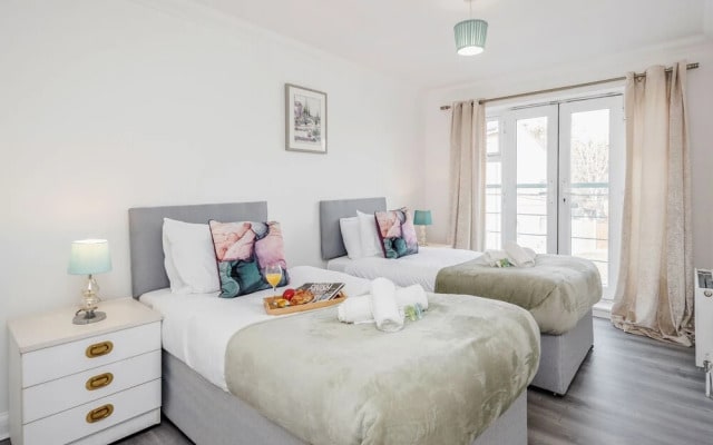 2br-sleeps4-parking-eastlondon