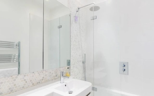 Modern stylish and luxurious 1 bed flat