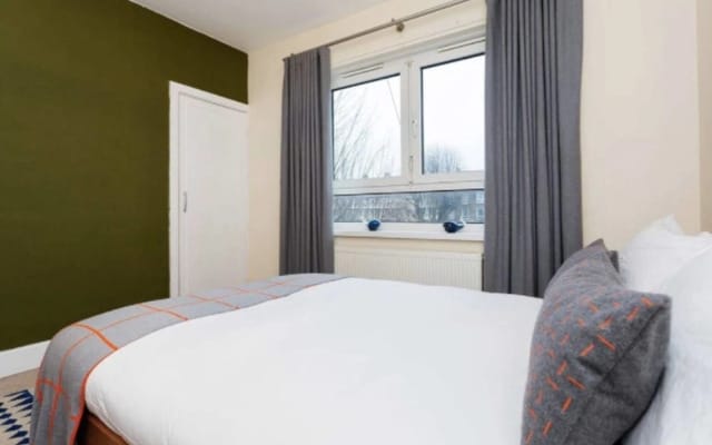 Quintessential 2 BR London Bridge Apartment