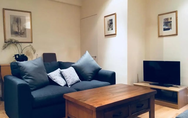 Large 2 Bedroom 2 Bathroom Apartment in Westminster