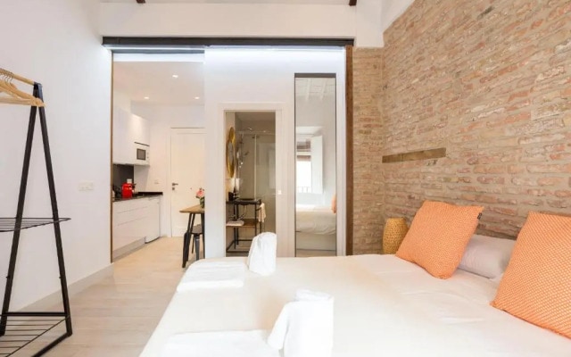 TE2A-El Teatro Brick Wall Suite Prime Location