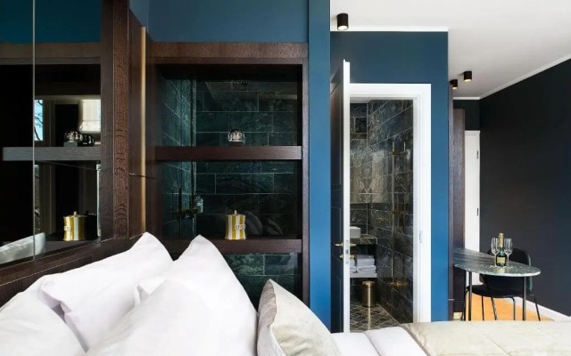 Spinoza Suites
