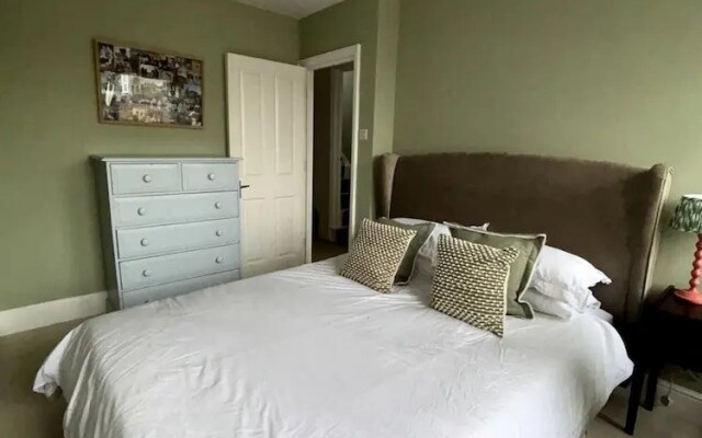 Charming 3BD Flat by the River Thames - Fulham!