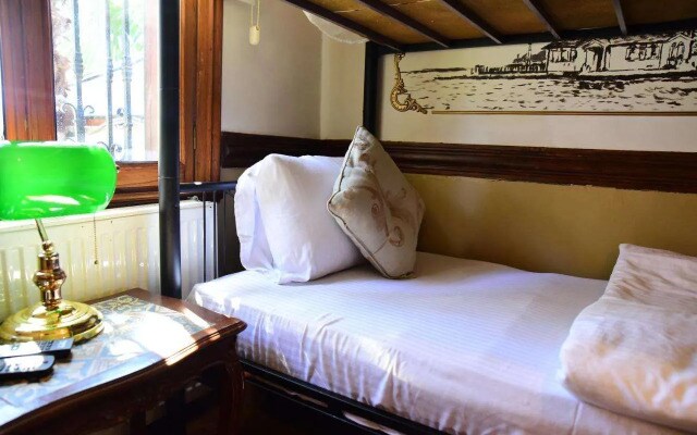 Ottoman Suites by Seratonin