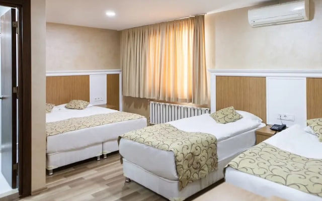 Lal Hotel