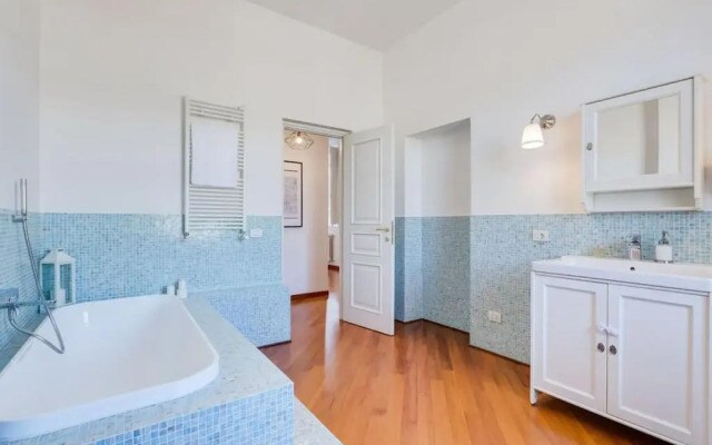 Modern and Stylish Flat Near P.zza Della Repubblica