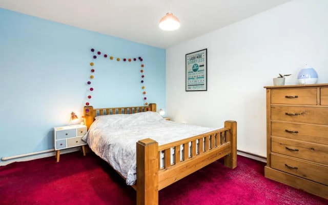 NEW Sleek & Colourful 2 Bedroom Flat Forest Hill