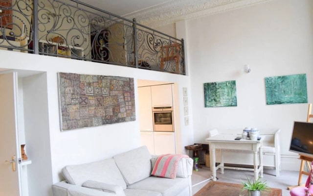 Elegant 1 Bedroom Mezzanine Overlooking Square