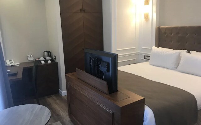 Old Port Hotel Suit